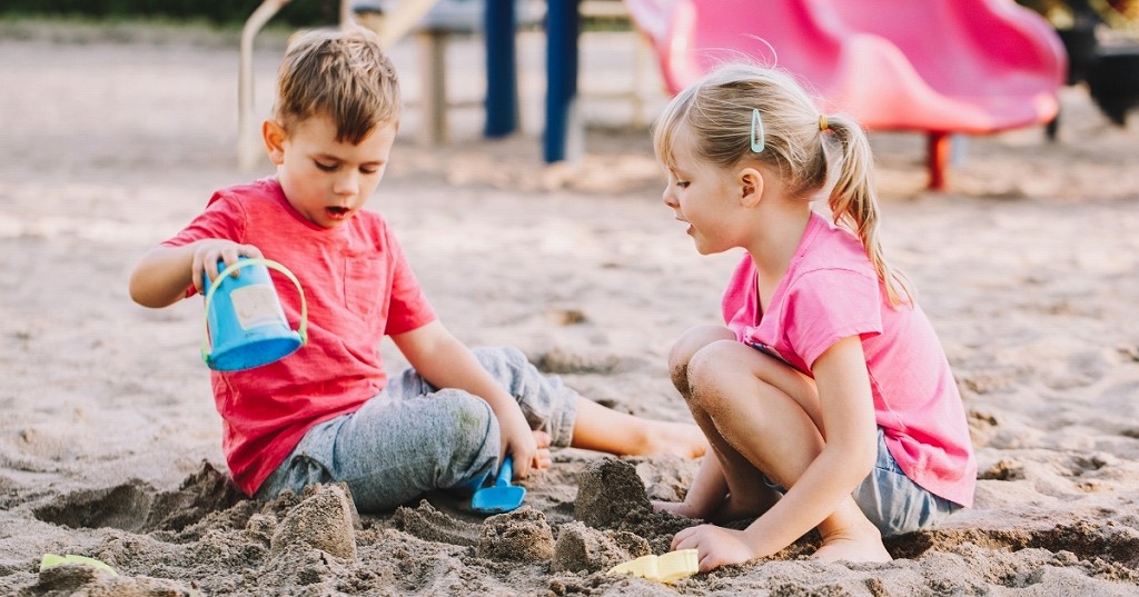 庭用砂場おすすめ13選+砂3選【砂遊びは子供の成長には大切な遊びです】 | おすけブログ